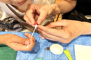 伝統工芸体験「つまみ細工でお花のクリップを作ろう！」講座