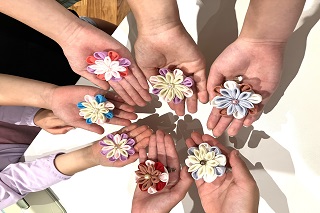 伝統工芸体験「つまみ細工でお花のクリップを作ろう！」講座