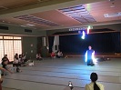 ジャグリングをする石原さん