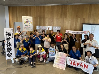 デフリンピックの歴史や概要を紹介するパネル展示も多くの方が足を止め、熱心にご覧いただきました。