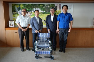 流山工業団地協同組合から車椅子が寄贈