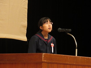 発表する菅井理子さん