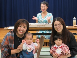 10月に誕生日を迎えるお子さんたちと先生