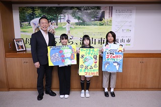 令和7年度ごみ減量化促進ポスターコンクール市長表彰式（ポスター）