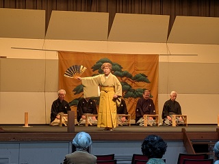 謡曲と仕舞の会の様子