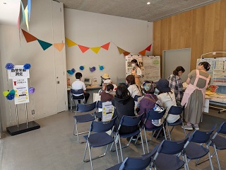 測定コーナーや展示コーナの様子