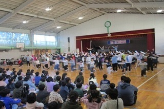 児童が発表する様子