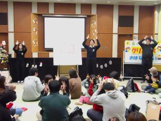 令和7年12月14日、森の図書館で「森の図書館クリスマス会 ～音楽とまほうのクリスマス～」が開催されました。