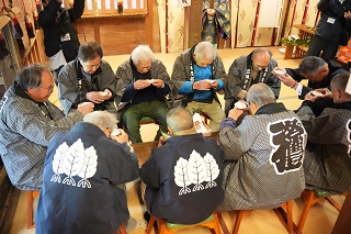 写真：とう渡しの様子