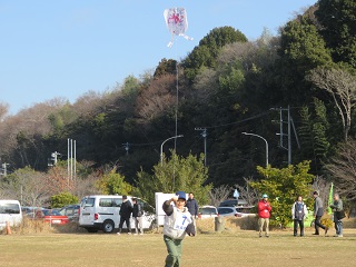 親子たこあげ大会の様子