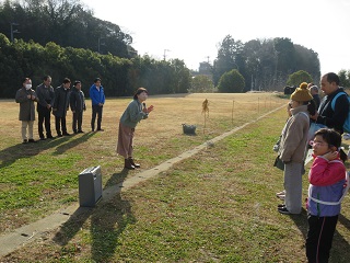 親子たこあげ大会の様子