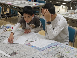 親子たこあげ大会の様子