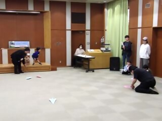 令和8年2月23日、森の図書館で「子ども創作教室　紙飛行機競技会　in　森の図書館」が開催されました。