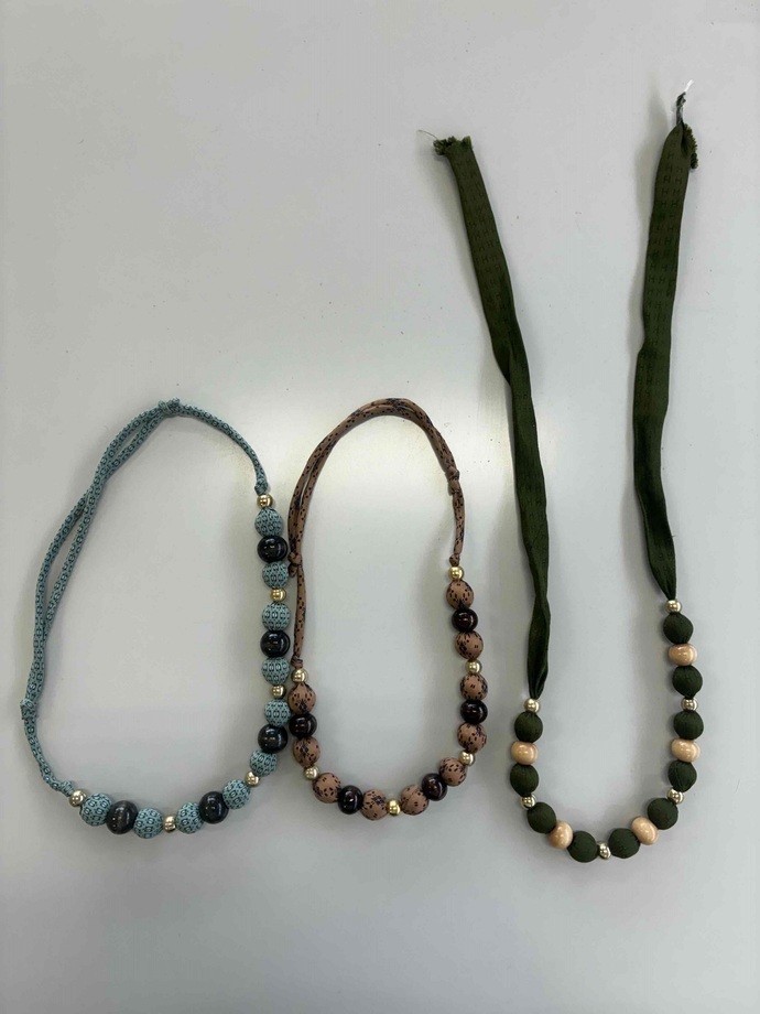 不用ネクタイでネックレスづくり（ほどいたVer.）