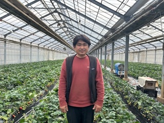 いちご農家の藍川英樹さん