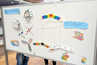 書き初め作品と活動報告の展示