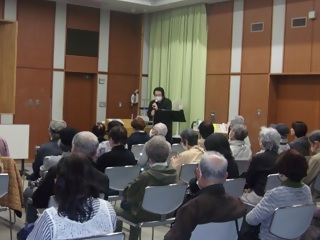 令和8年3月22日、森の図書館で、森の図書館劇場 スクリーンで見る「お終活 熟春！人生百年時代の過ごし方」が開催されました。