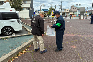 流山市民安全パトロール隊　「電話de詐欺」防止街頭啓発　