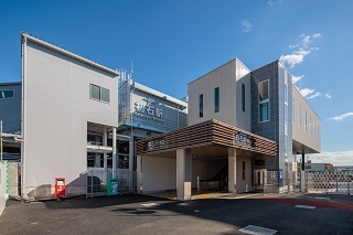 初石駅の西口の写真