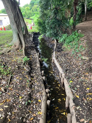 補修された湧水池土溜め