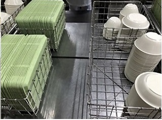 新たに購入したお盆や食器の写真