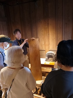 令和8年6月20日と28日に、流山おおたかの森観光情報センター主催の「流山をA・RU・KU 秋元家住宅土蔵の内部を探る」ツアーを開催しました。