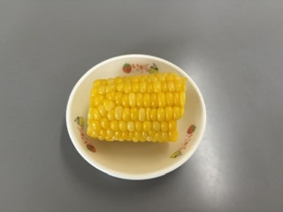 公立保育所で流山産とうもろこしを提供