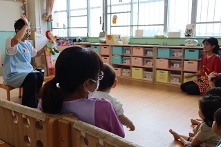 令和8年7月14日(火曜日)流山市立中野久木保育所で、ヤクルトおなか元気教室を行いました。