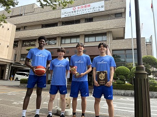 横断幕掲示の様子