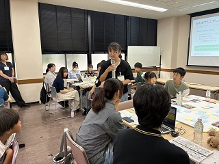 こどもが発表をする様子