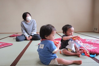 令和8年9月27日（日曜日）、初石公民館和室で、中央公民館主催事業「双子の子育てひろば～さくらんぼくらぶ～」が開催されました。 