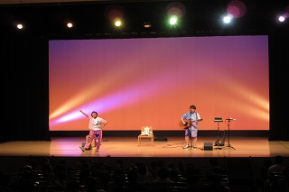 今回ご出演いただいたぱんぷきんわごんは、夫婦アーティストとして実際に子育てをされながら活動を行われているパパママアーティストとして多方面で活動されております。
