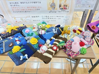 認知症マフの展示の様子