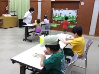 森の図書館 子ども創作教室 写真をあつめて「昆虫かんさつノート」をつくろう