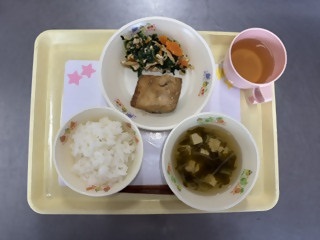 公立保育所で流山産ほうれん草を提供