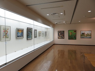 「美術家協会展」の様子