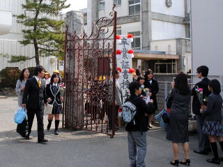 流山小学校の卒業式