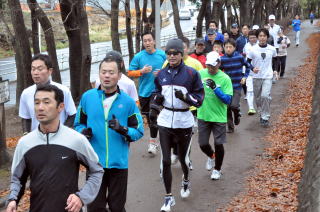 走力に合わせて3グループでランニング