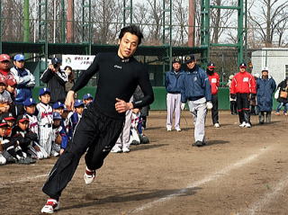 球界トップクラスの俊足で外野手の鈴木選手