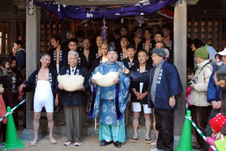 見事に二つに割れ、豊作と占われました