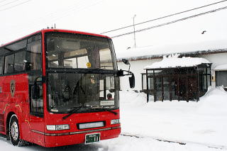 バスで信濃町へ