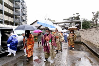 あいにくの雨模様