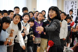 鳩山幸さんもセレモニーに参加