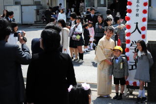 流山北小学校で入学式の写真