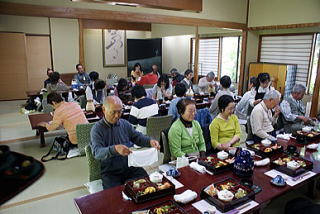 割烹新川で昼食の様子の写真