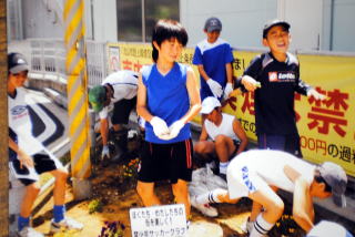 ぐるっと流山 翼少年サッカークラブが花壇の手入れ 流山市 ぐるっと流山 翼少年サッカークラブが花壇の手入れ 流山市