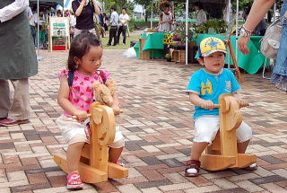 子どもが楽しめる遊具の写真