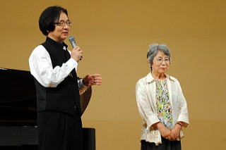 「白木さんと童話について語ります」様子の写真