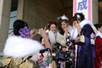 成人式の看板前は人気撮影スポット