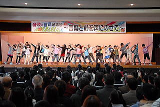 小学生の発表の写真